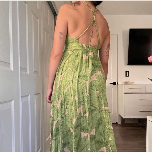 Urban Outfitters (Kimchi Blue) Leaf Print Halter Maxi Dress – Size 4 - Picture 5 of 8